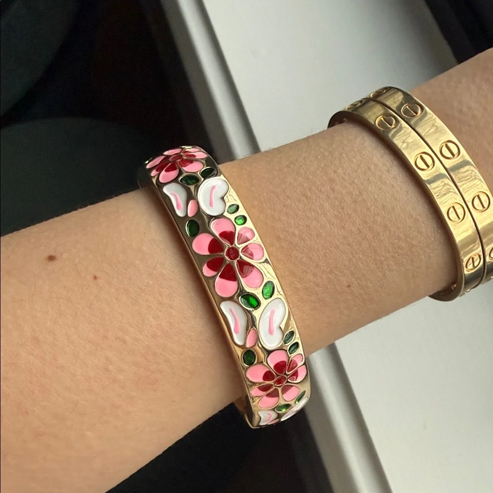 Chic Floral Enamel Bracelet with Pink and Green Accents - Picture 3 of 14